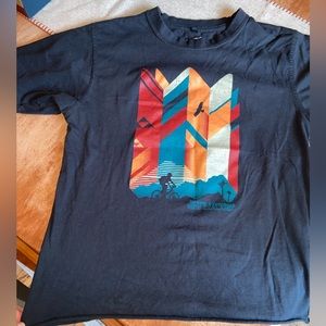 Wild Kiwis Cropped New Zealand T-Shirt— medium